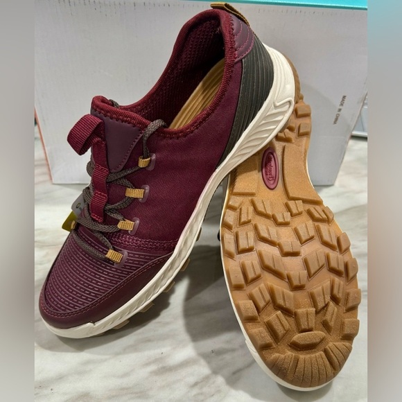 Baretraps,  New 7 MALINA SLIP-ON SNEAKER, Burgundy - Picture 2 of 7